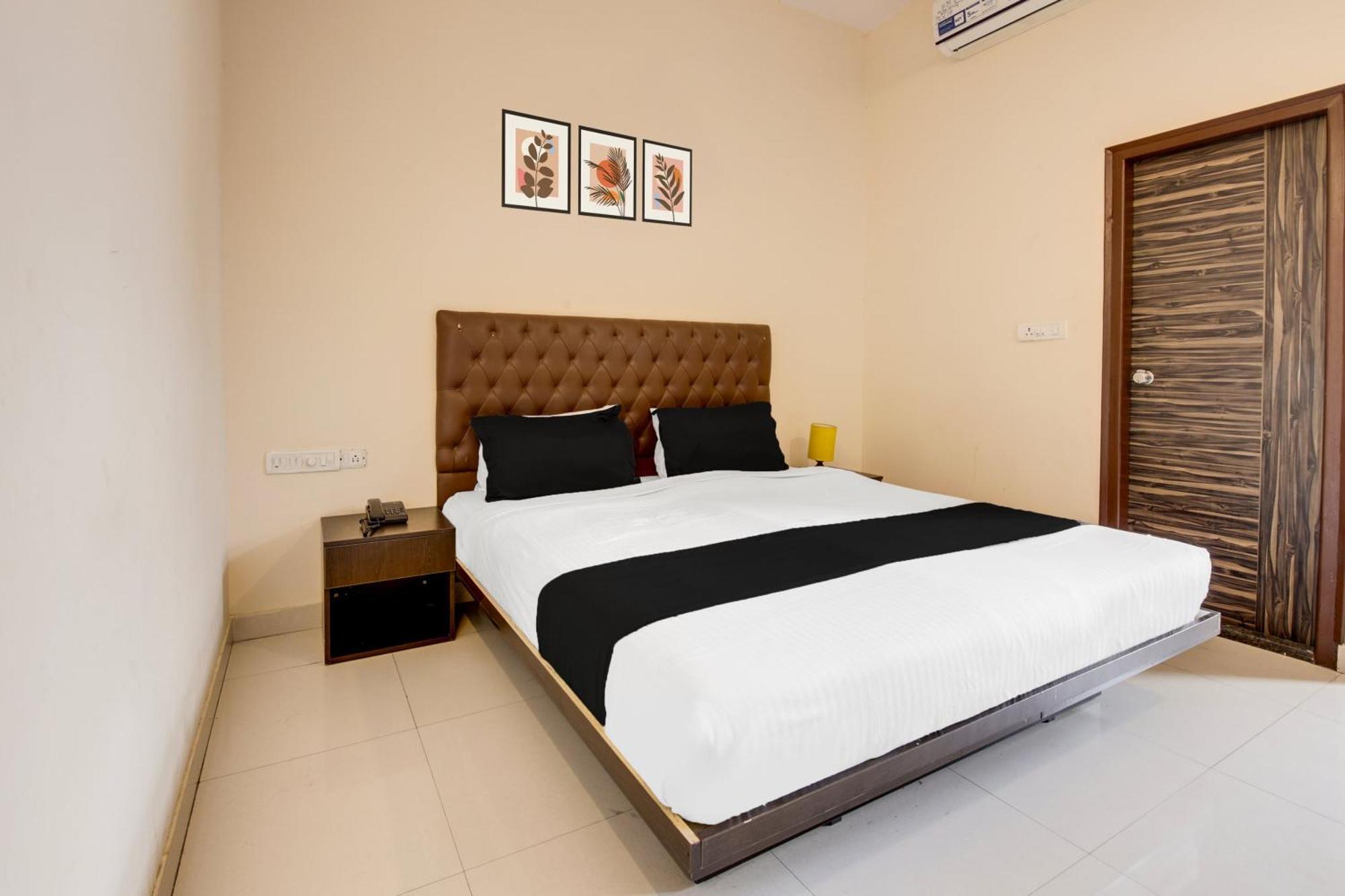 Super Townhouse Hbr Layout Bangalore Eksteriør billede