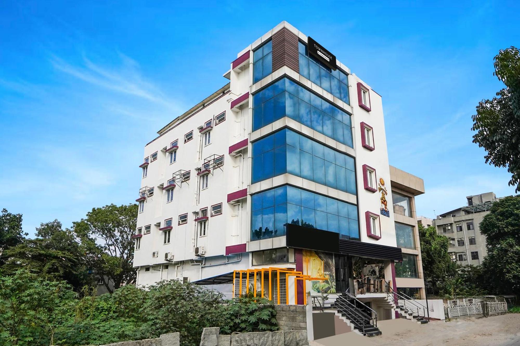 Super Townhouse Hbr Layout Bangalore Eksteriør billede