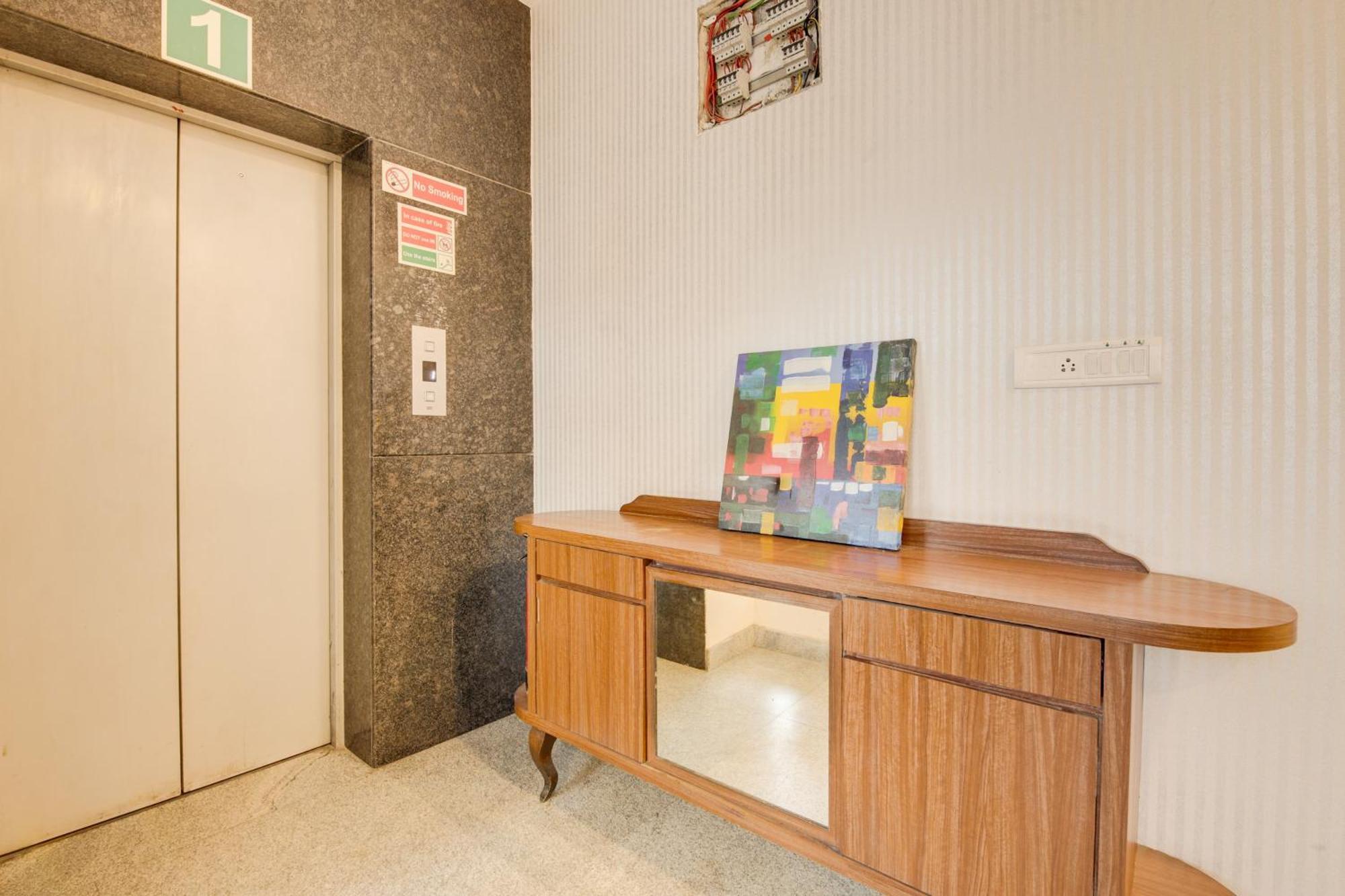 Super Townhouse Hbr Layout Bangalore Eksteriør billede